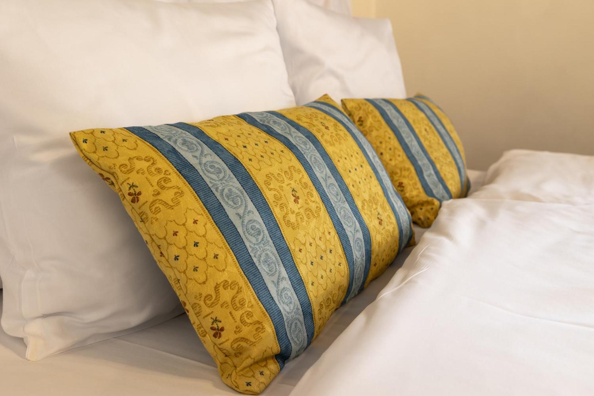 Hotel Ruze Český Krumlov Eksteriør bilde A decorative pillow